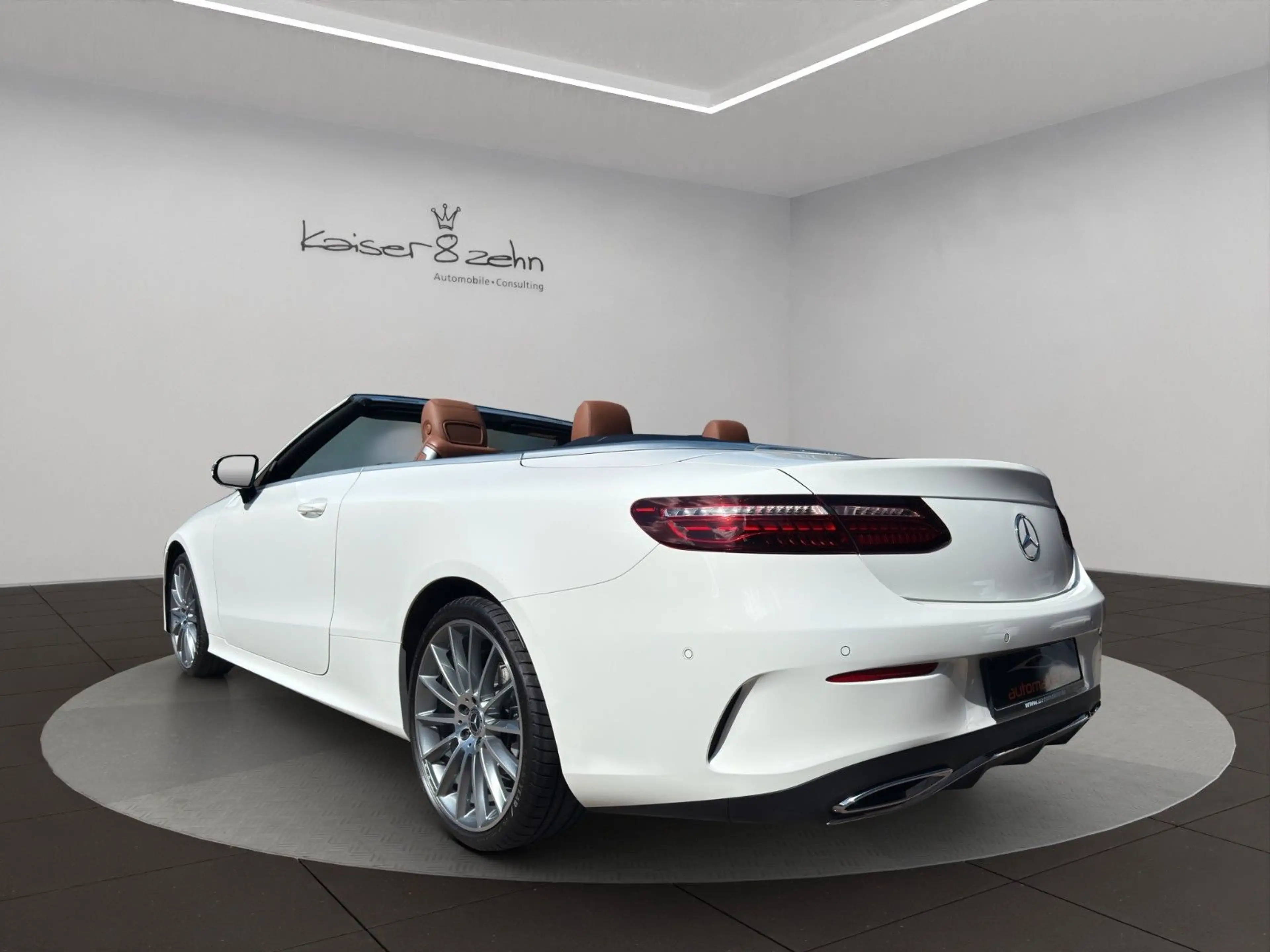 Mercedes-Benz E 300 d Cabriolet AMG-Line *2.Hand*Burmester* — photo 6