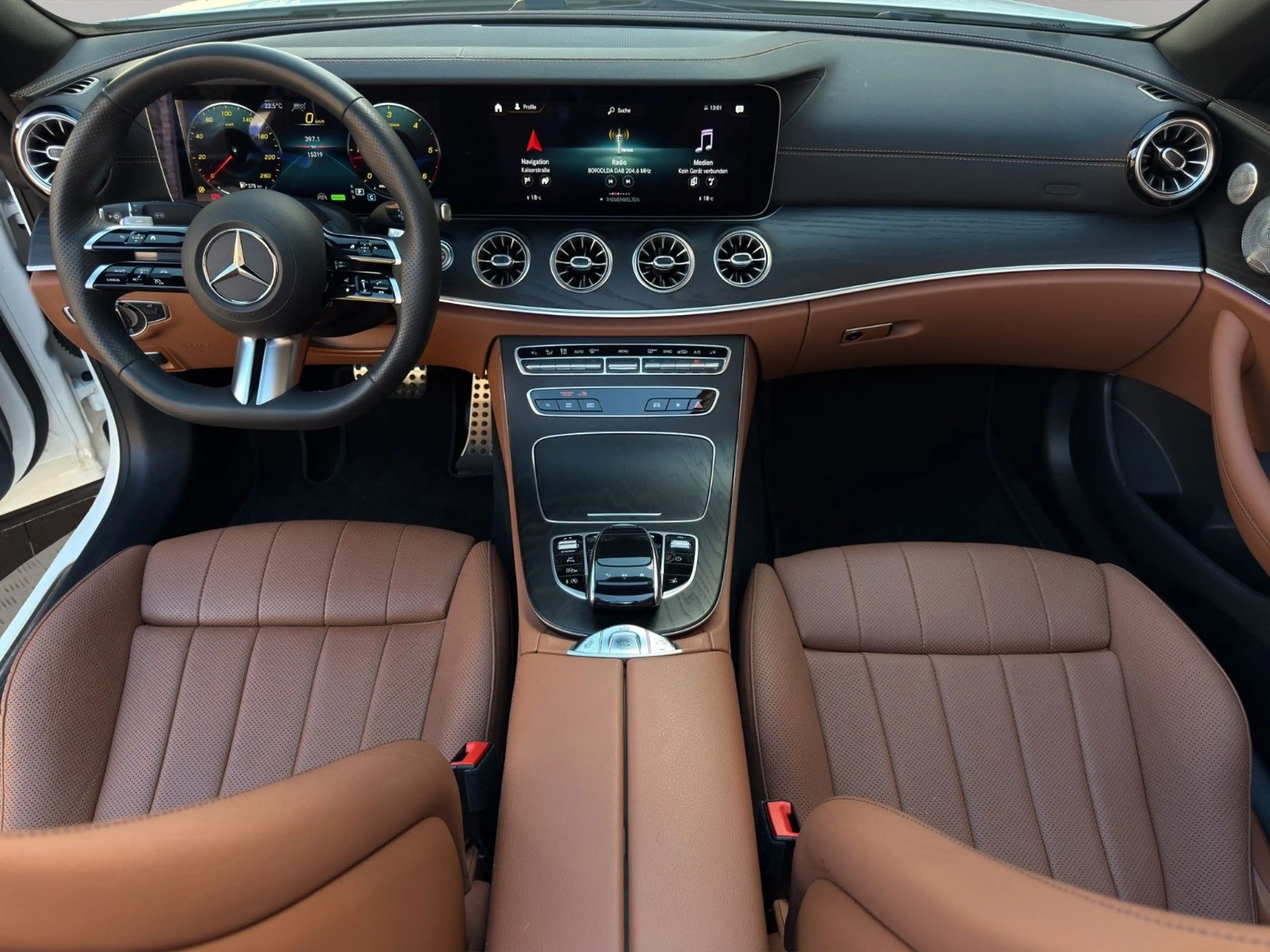 Mercedes-Benz E 300 d Cabriolet AMG-Line *2.Hand*Burmester* — photo 11