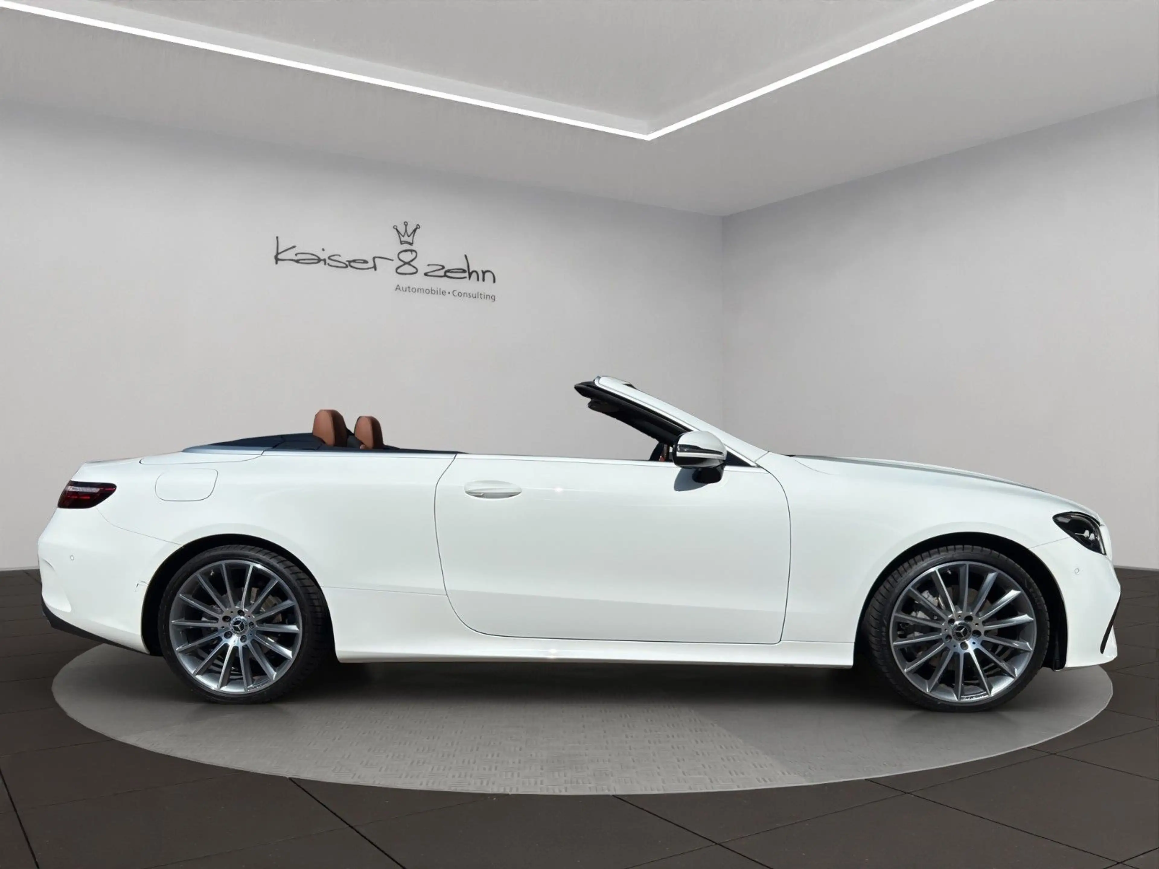 Mercedes-Benz E 300 d Cabriolet AMG-Line *2.Hand*Burmester* — photo 5