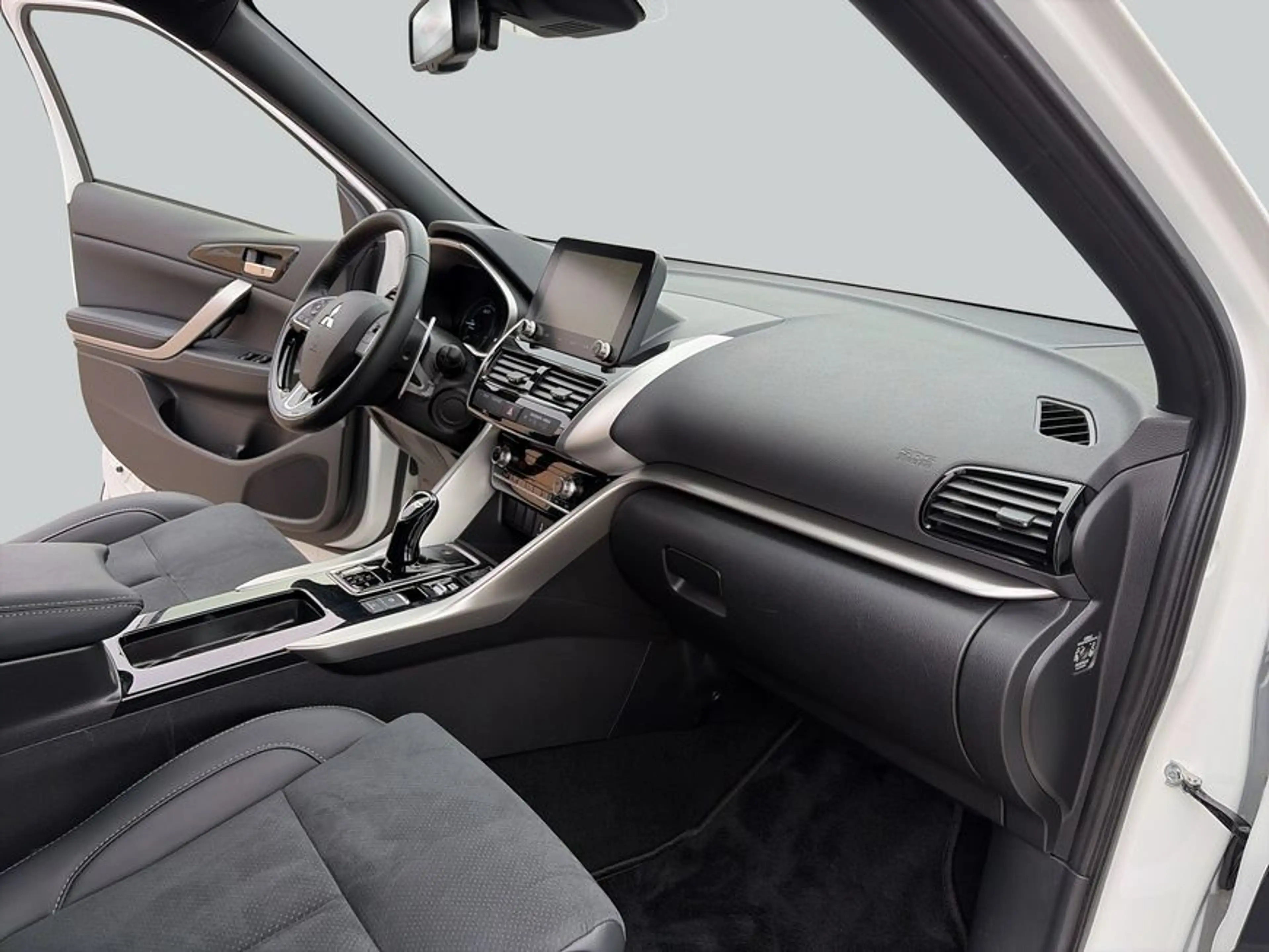Mitsubishi Eclipse Cross Plug-In Hybrid 4WD Plus — photo 16