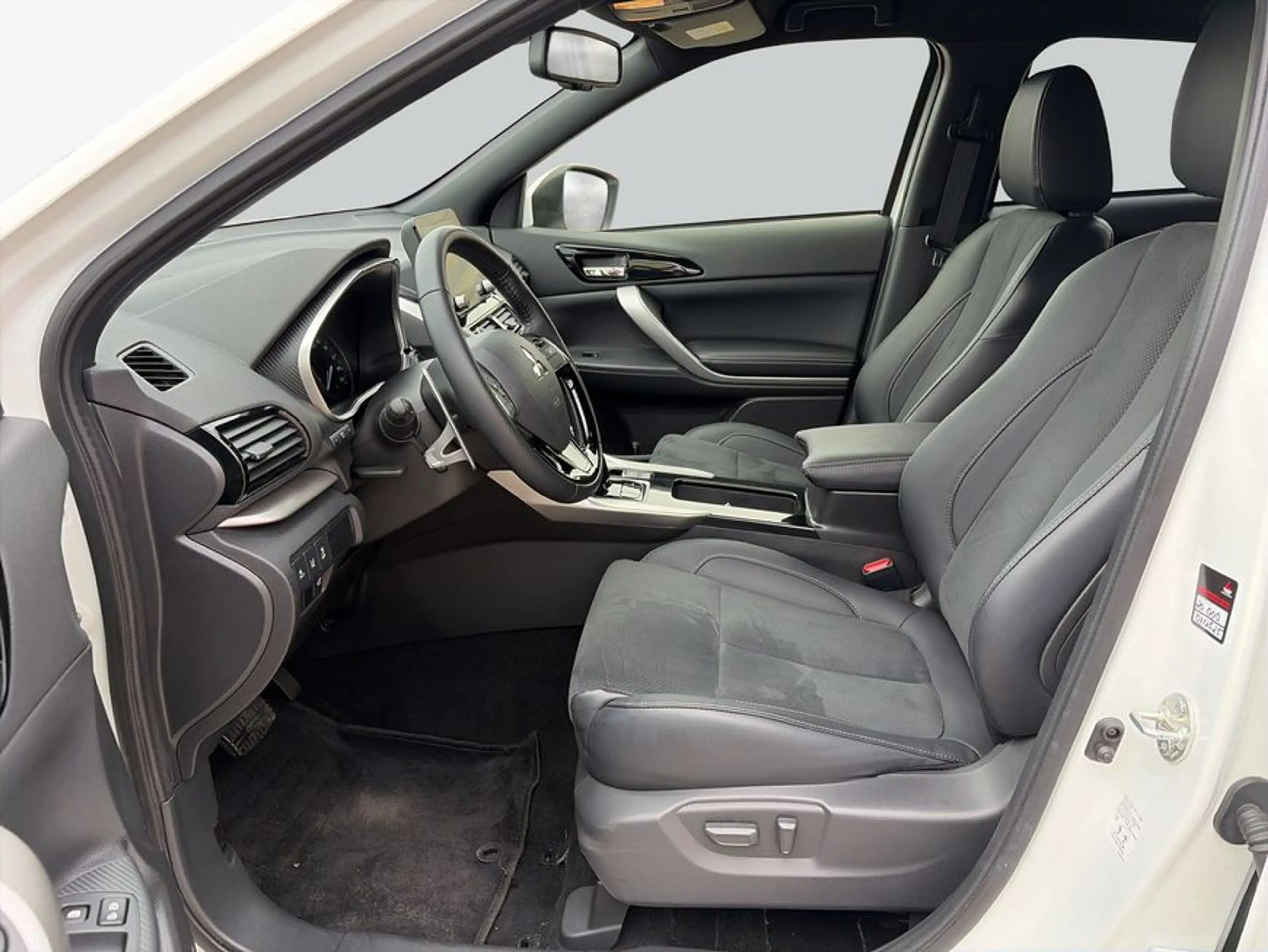 Mitsubishi Eclipse Cross Plug-In Hybrid 4WD Plus — photo 10