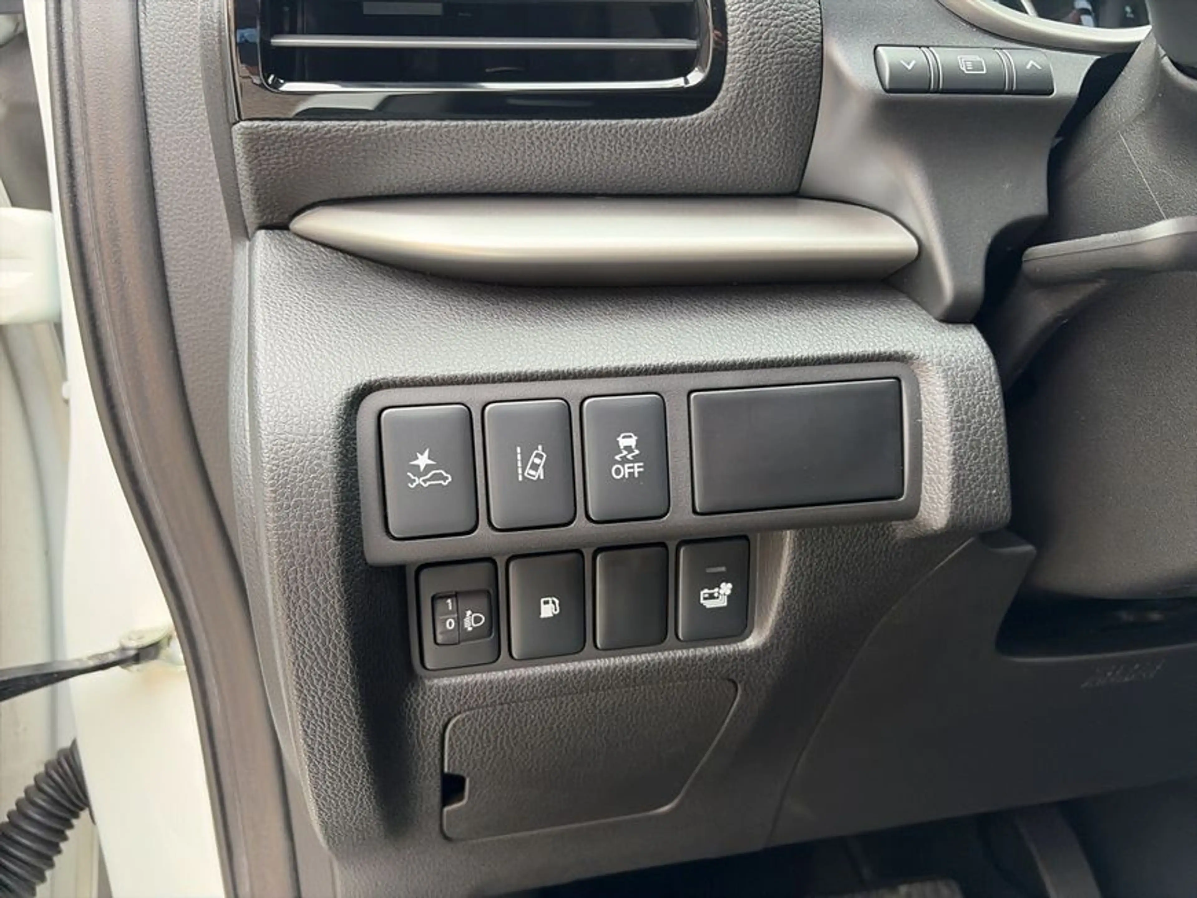 Mitsubishi Eclipse Cross Plug-In Hybrid 4WD Plus — photo 22