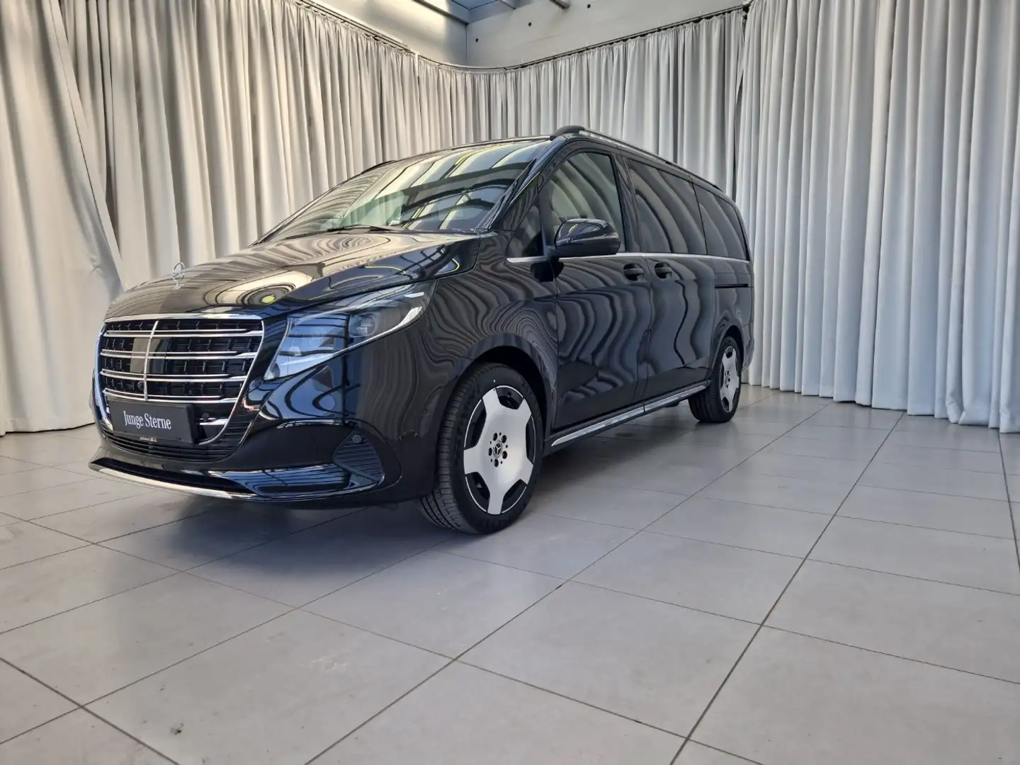 Mercedes-Benz V 300 d 4MATIC EXCLUSIVE Lang AHK Winterp. SpurW Schwarz - 2