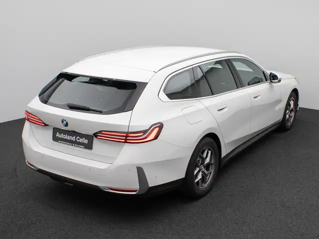 BMW 5 Series view 7