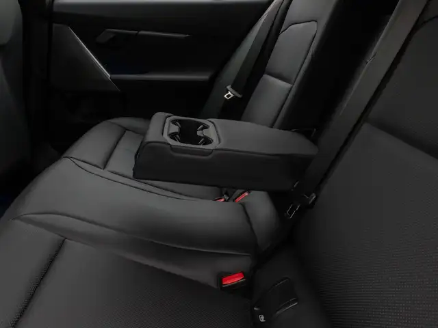 BMW 5 Series view 27