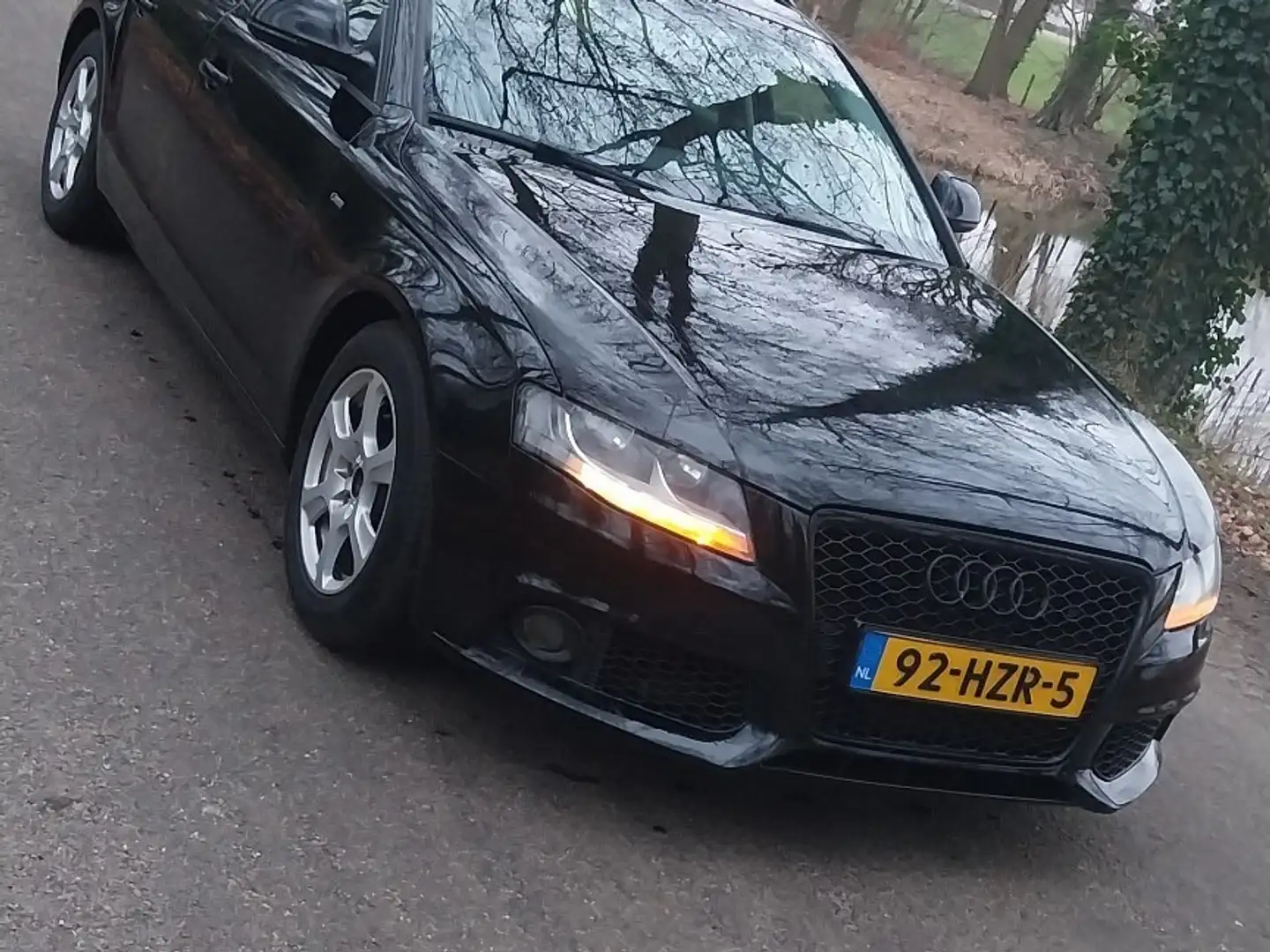 Audi A1 audi a4 b8 2.0 TFSI Proline Чорний - 1