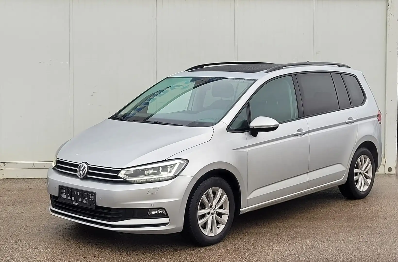 Volkswagen Touran Sky 1,6 SCR TDI DSG - TOP AUSTATTUNG - AHK - MA... Silber - 1