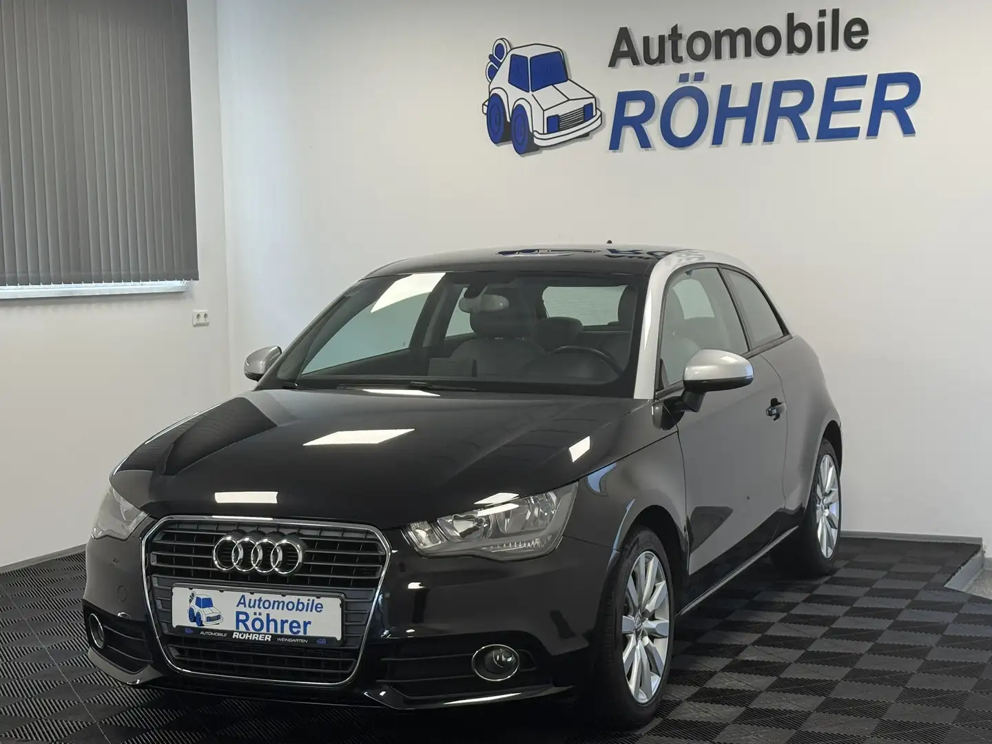 Audi A1 1.2 TFSI attraction Schwarz - 1