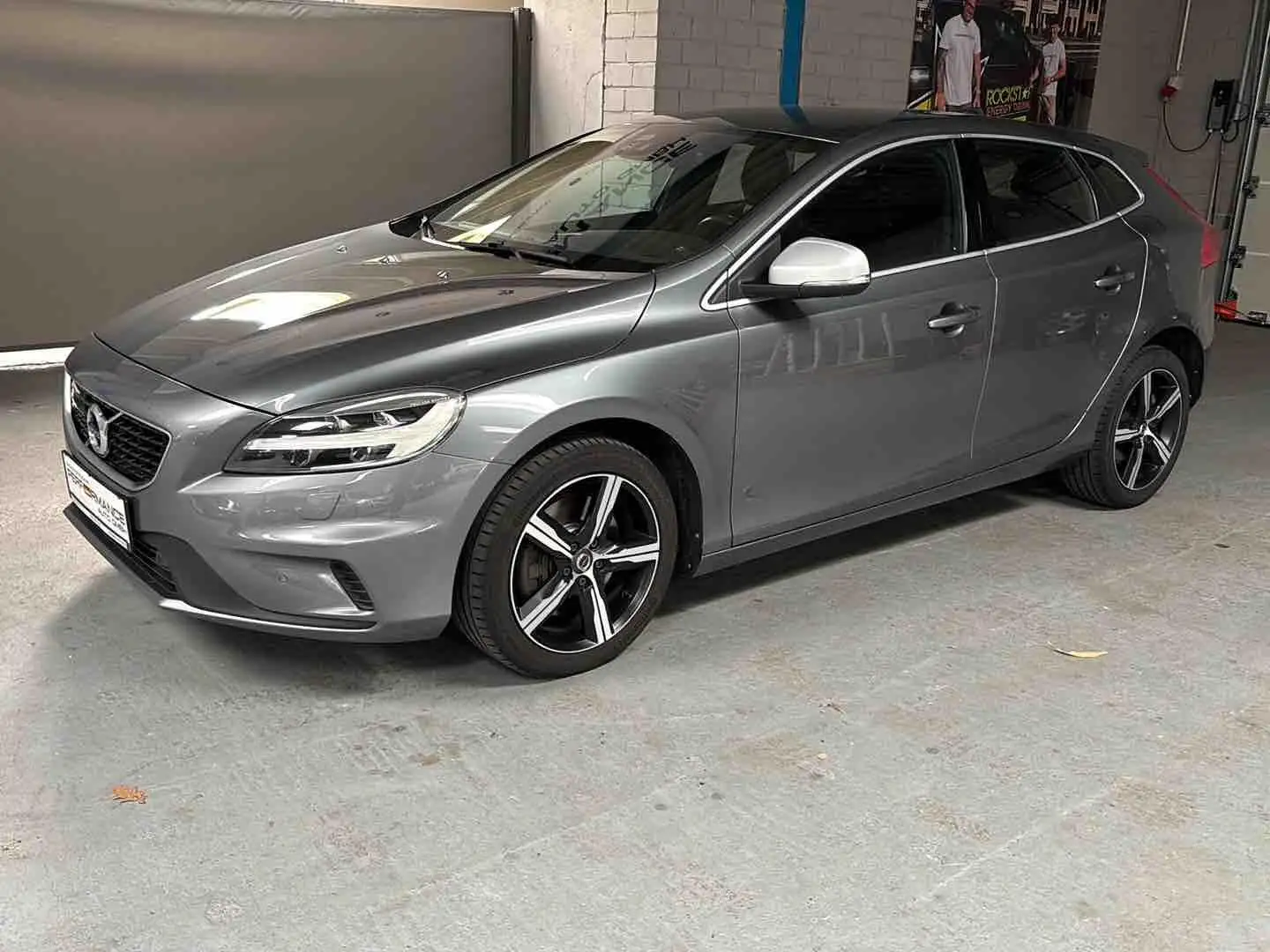 Volvo V40 2.0 R Design Automatik Alcantara  Navi LED Grau - 1
