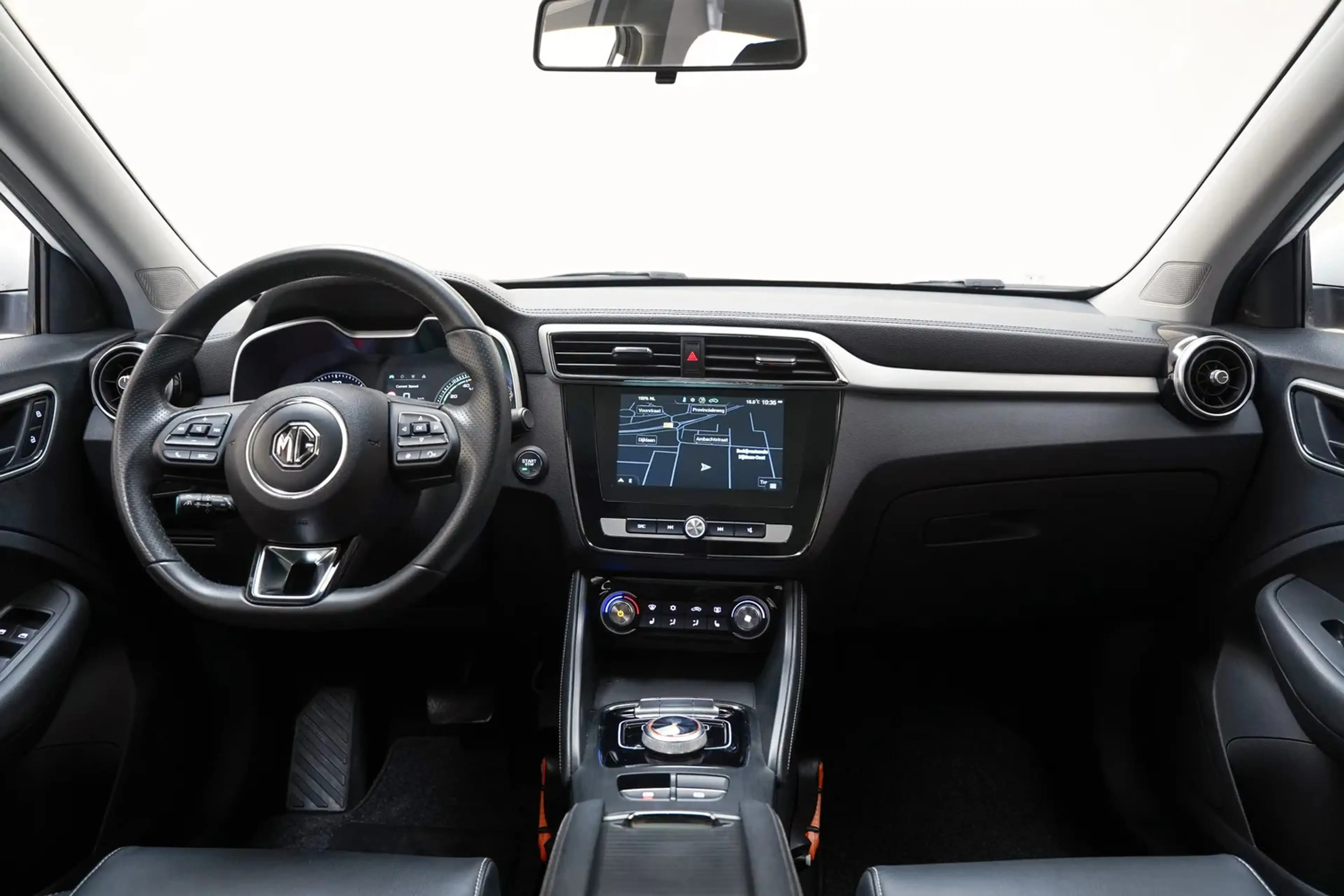 MG ZS EV Luxury 45 kWh [ Panorama Trekhaak Leder Apple/A — photo 4