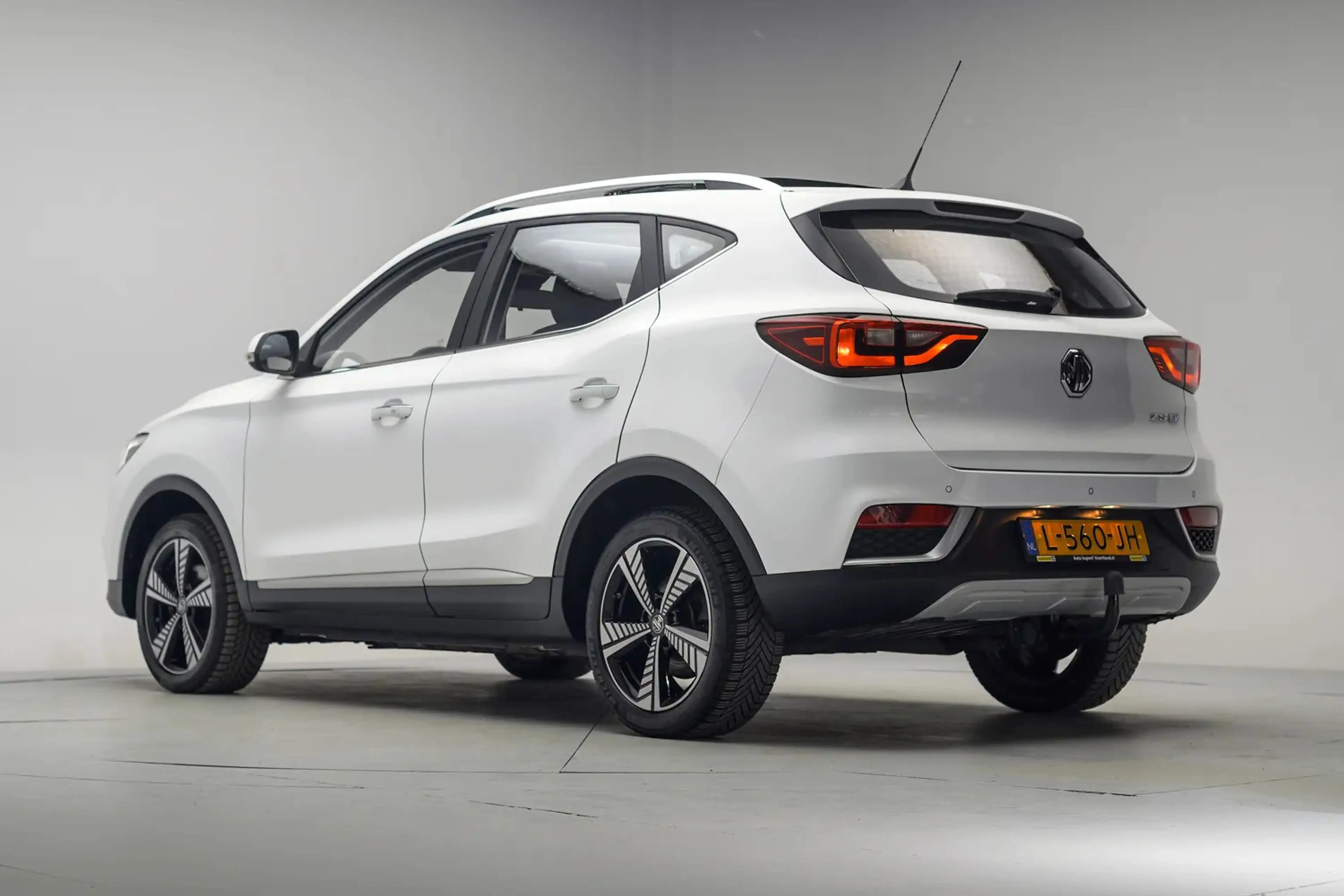 MG ZS EV Luxury 45 kWh [ Panorama Trekhaak Leder Apple/A — photo 3