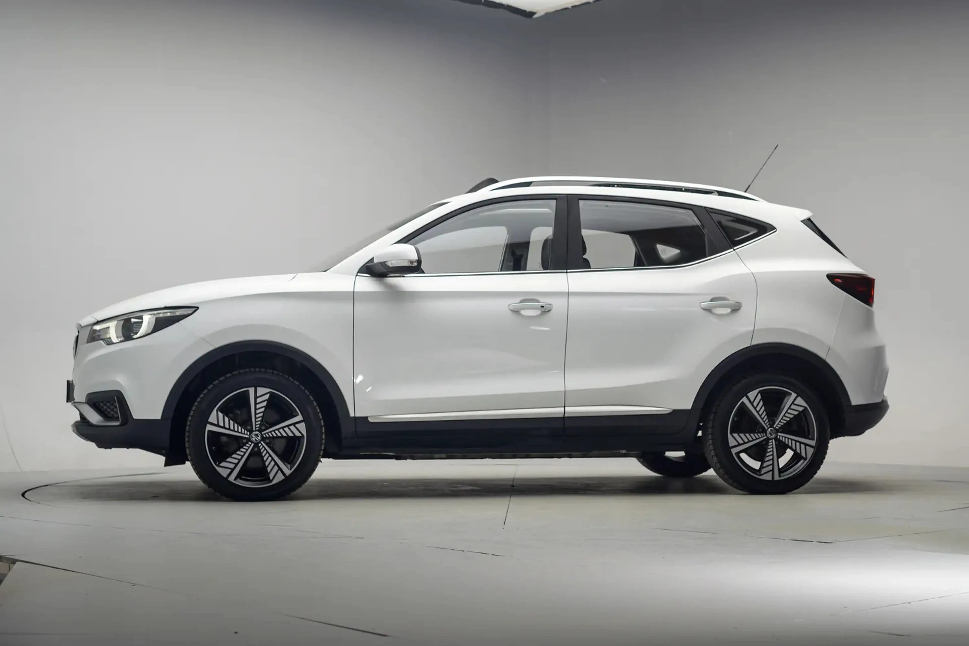 MG ZS EV Luxury 45 kWh [ Panorama Trekhaak Leder Apple/A — photo 2