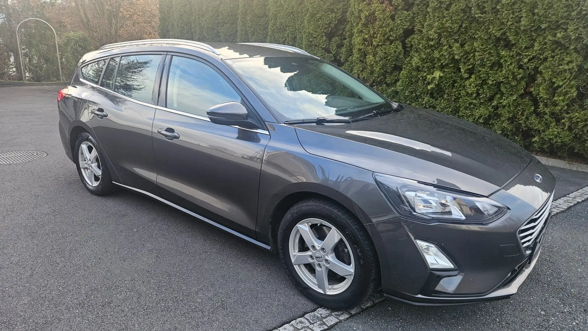 Ford Focus Focus Traveller 1,5 EcoBlue Cool Grau - 1