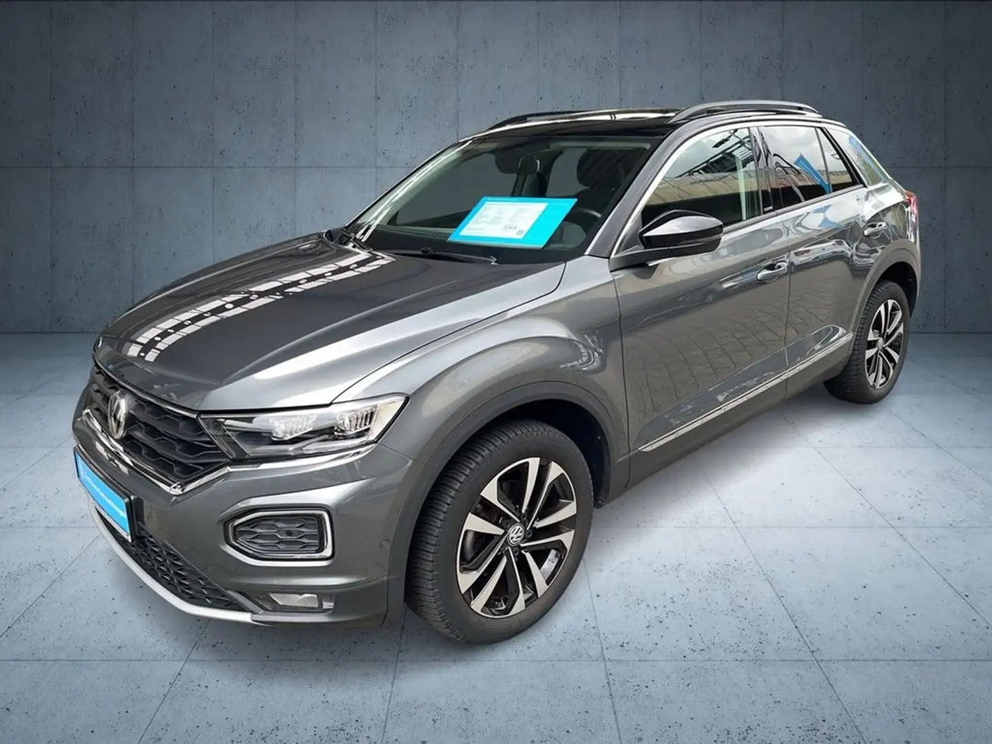 Volkswagen T-Roc 1.5 TSI IQ.DRIVE AHK Pano LED Navi Grijs - 2