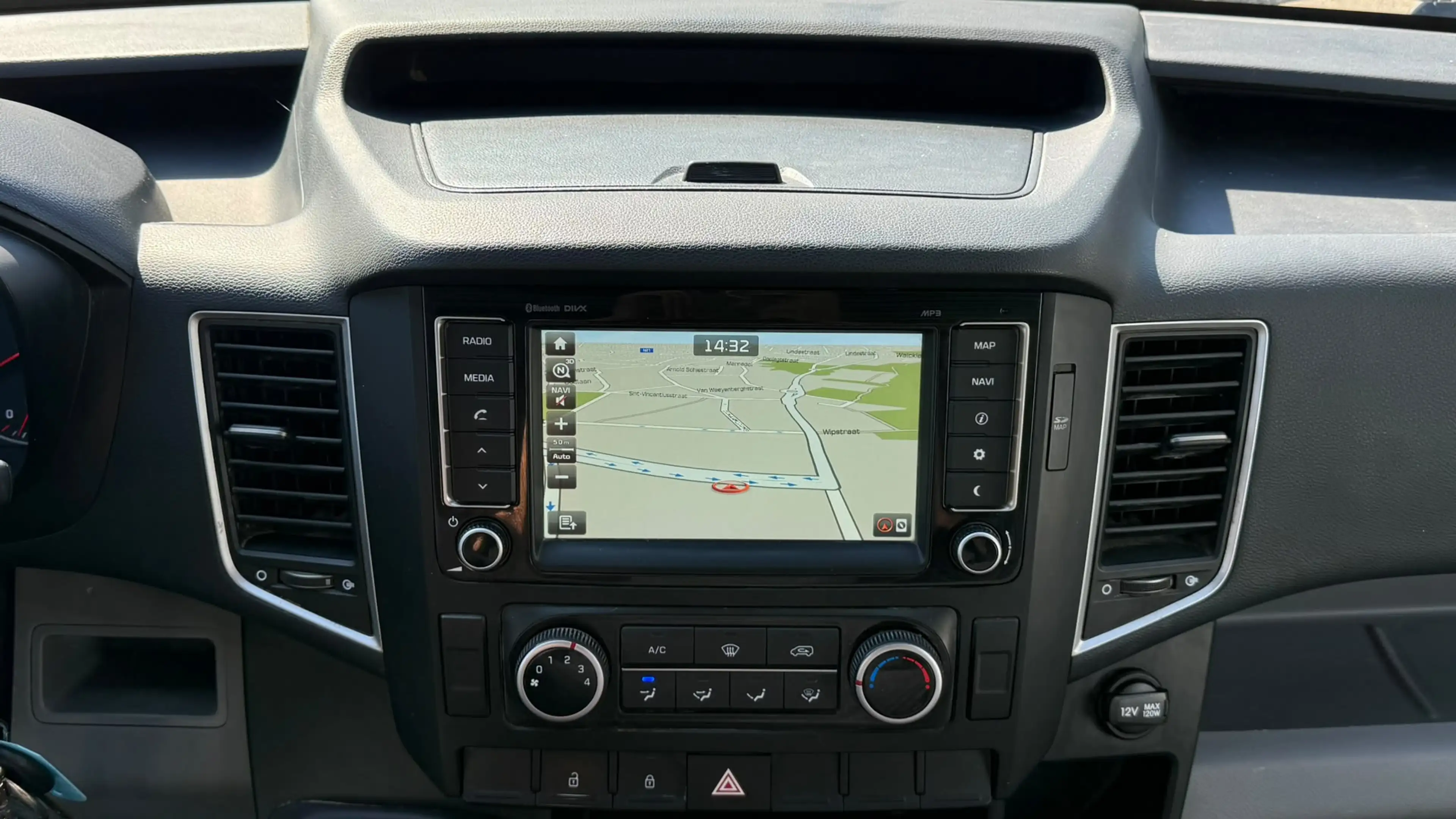 Hyundai H 350 2.5 DIESEL - AIRCO - UTILITAIRE - CONTRÔLE TECHNIQUE OK — photo 11