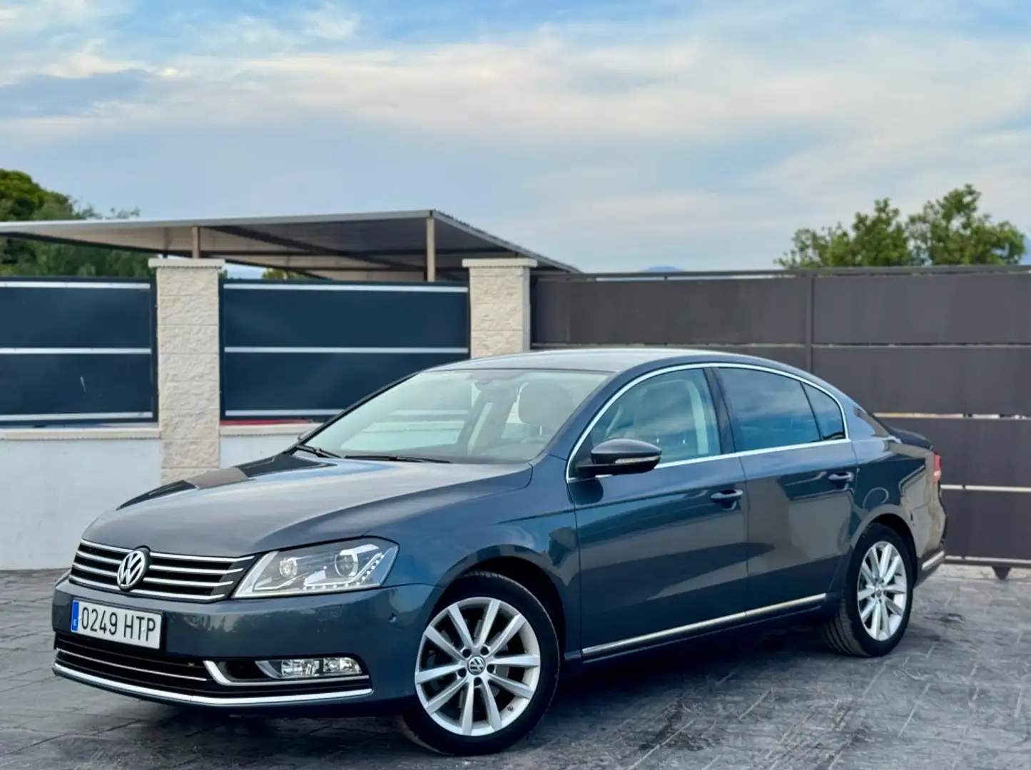 Volkswagen Passat 2.0TDI Highline BMT DSG Grijs - 1