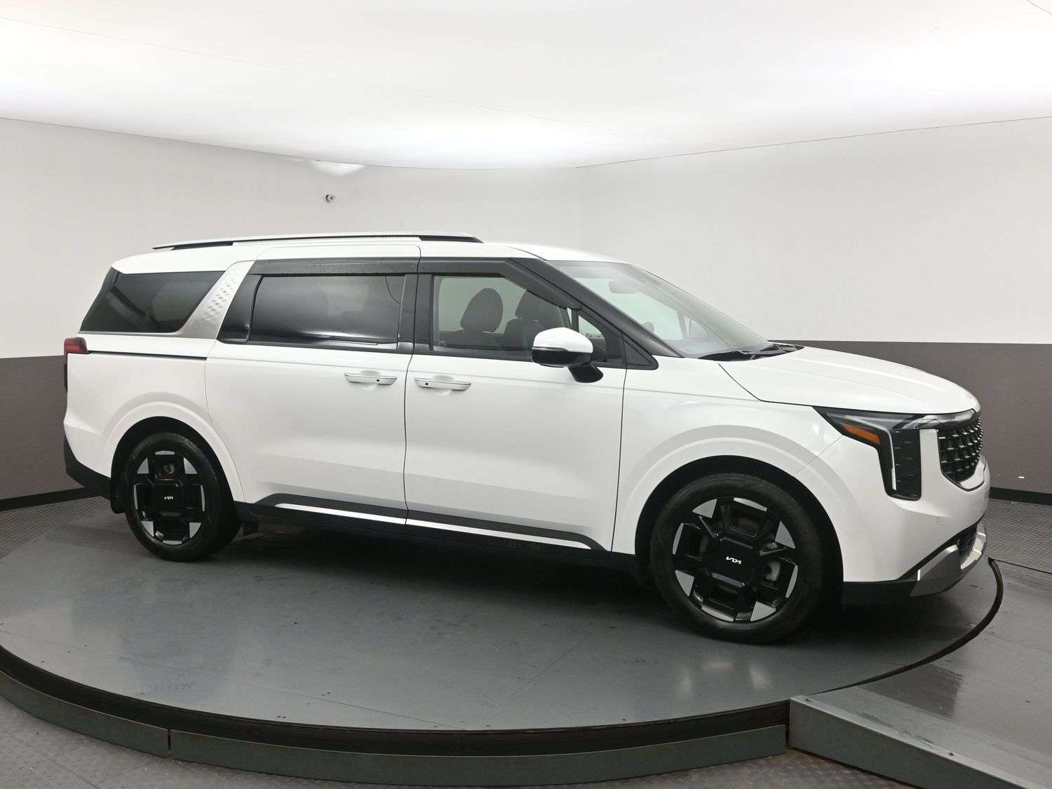 2026 Kia Carnival One Owner & Fully Certified ***CPO Rates Available
