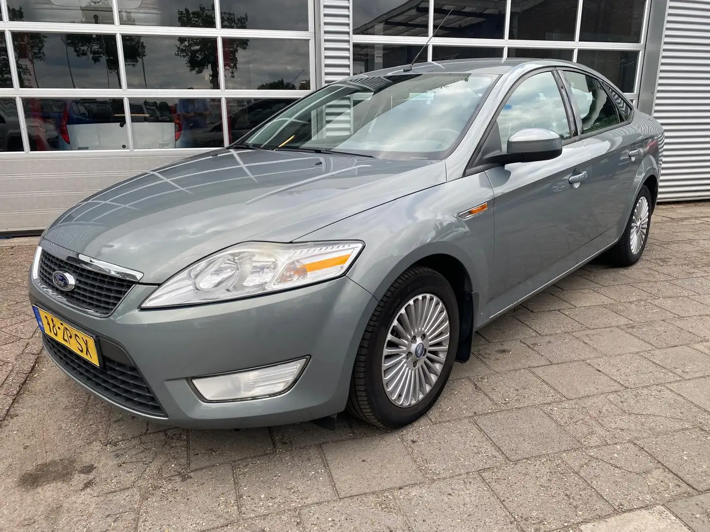 Ford Mondeo 2.0-16V Trend Grijs - 1