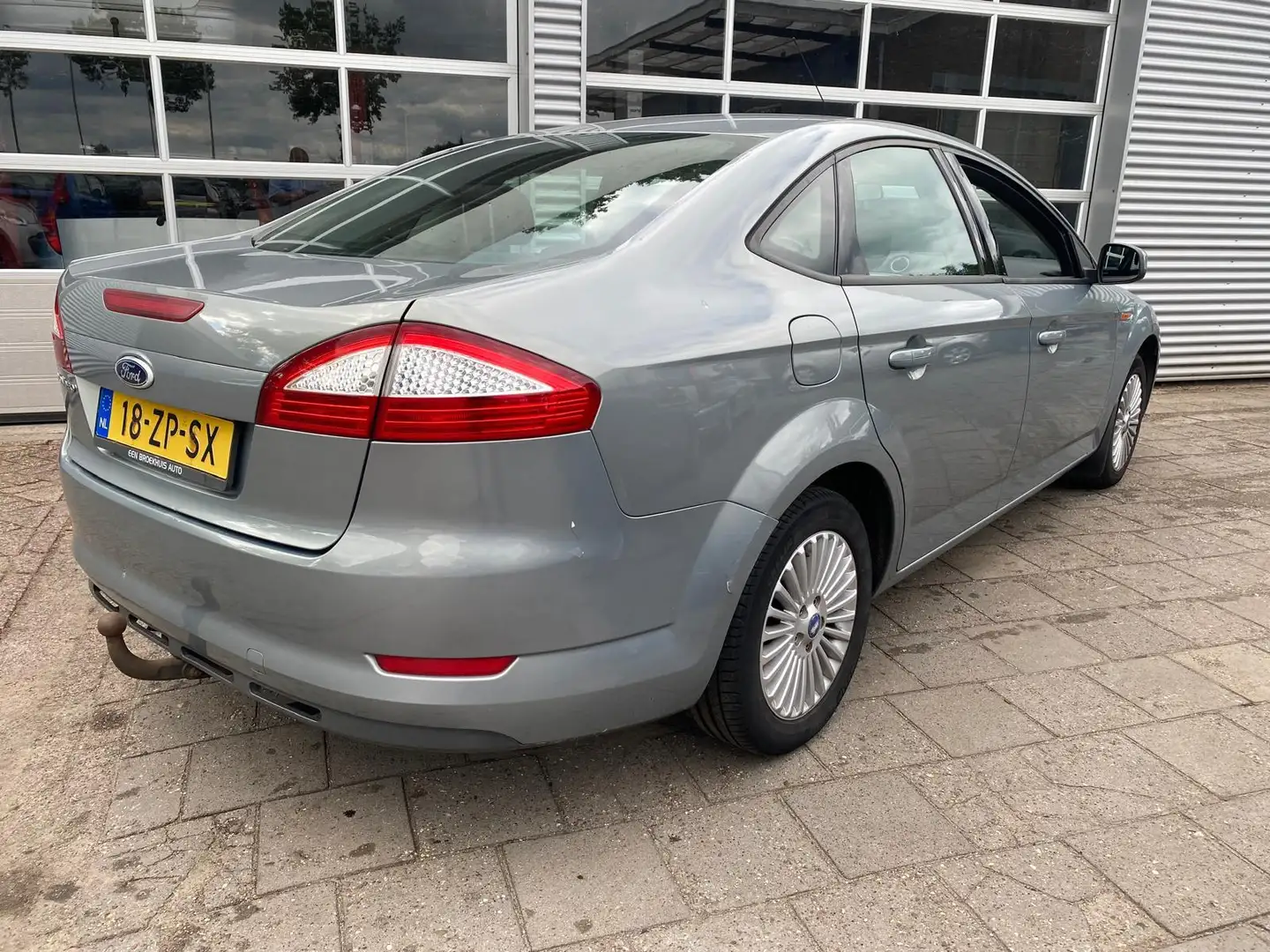 Ford Mondeo 2.0-16V Trend Grijs - 2