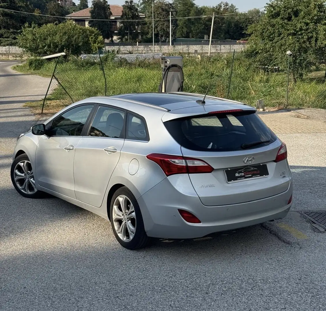 Hyundai i30 Wagon 1.6 crdi Comfort 128cv - 2