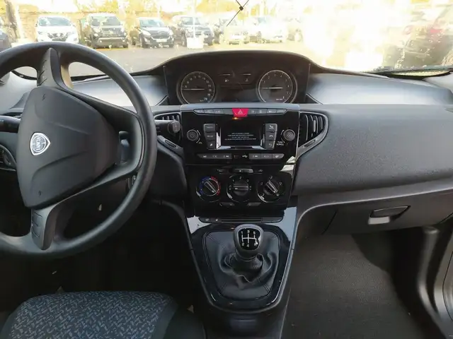 Lancia Ypsilon view 14