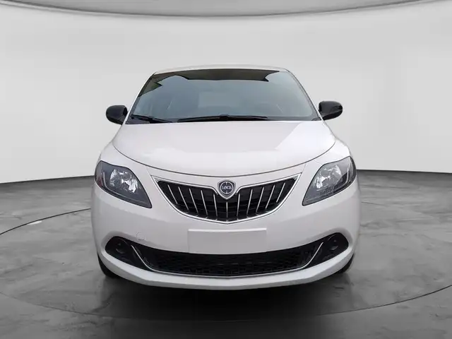 Lancia Ypsilon view 2