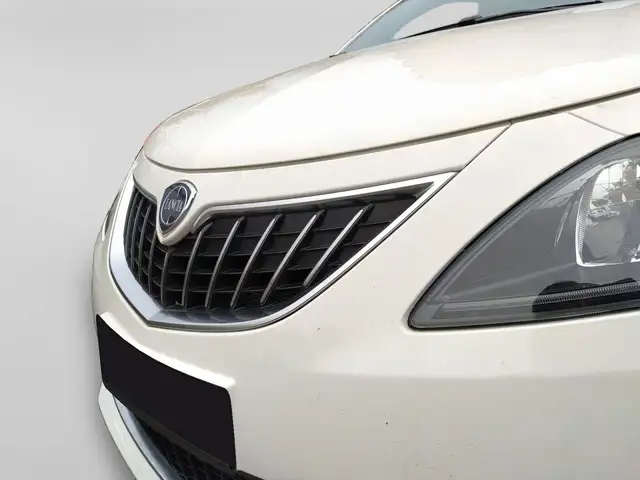 Lancia Ypsilon view 4