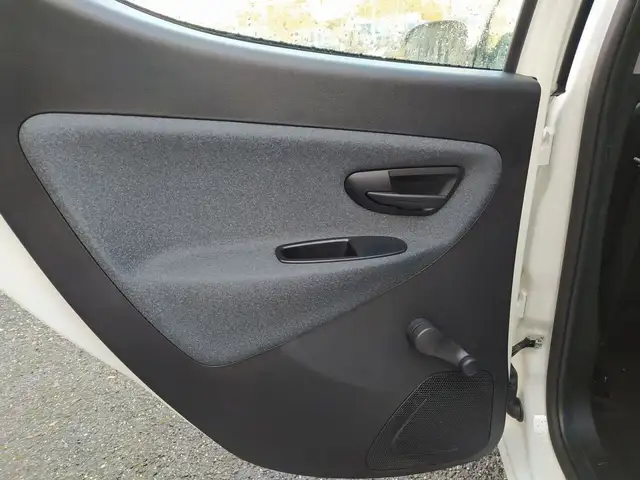 Lancia Ypsilon view 25