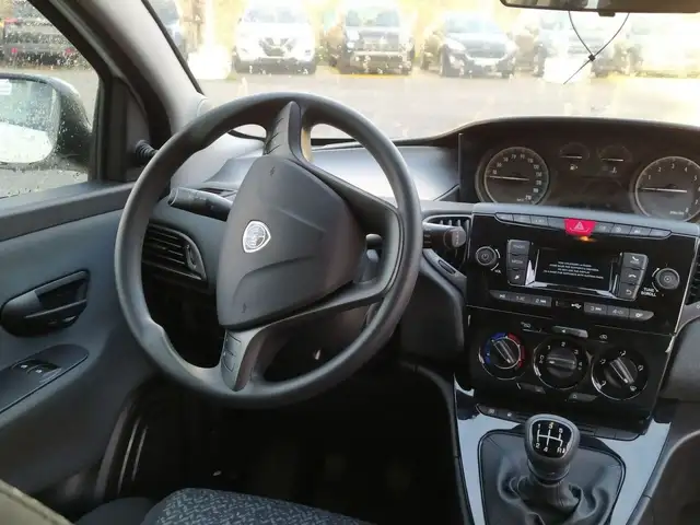 Lancia Ypsilon view 16