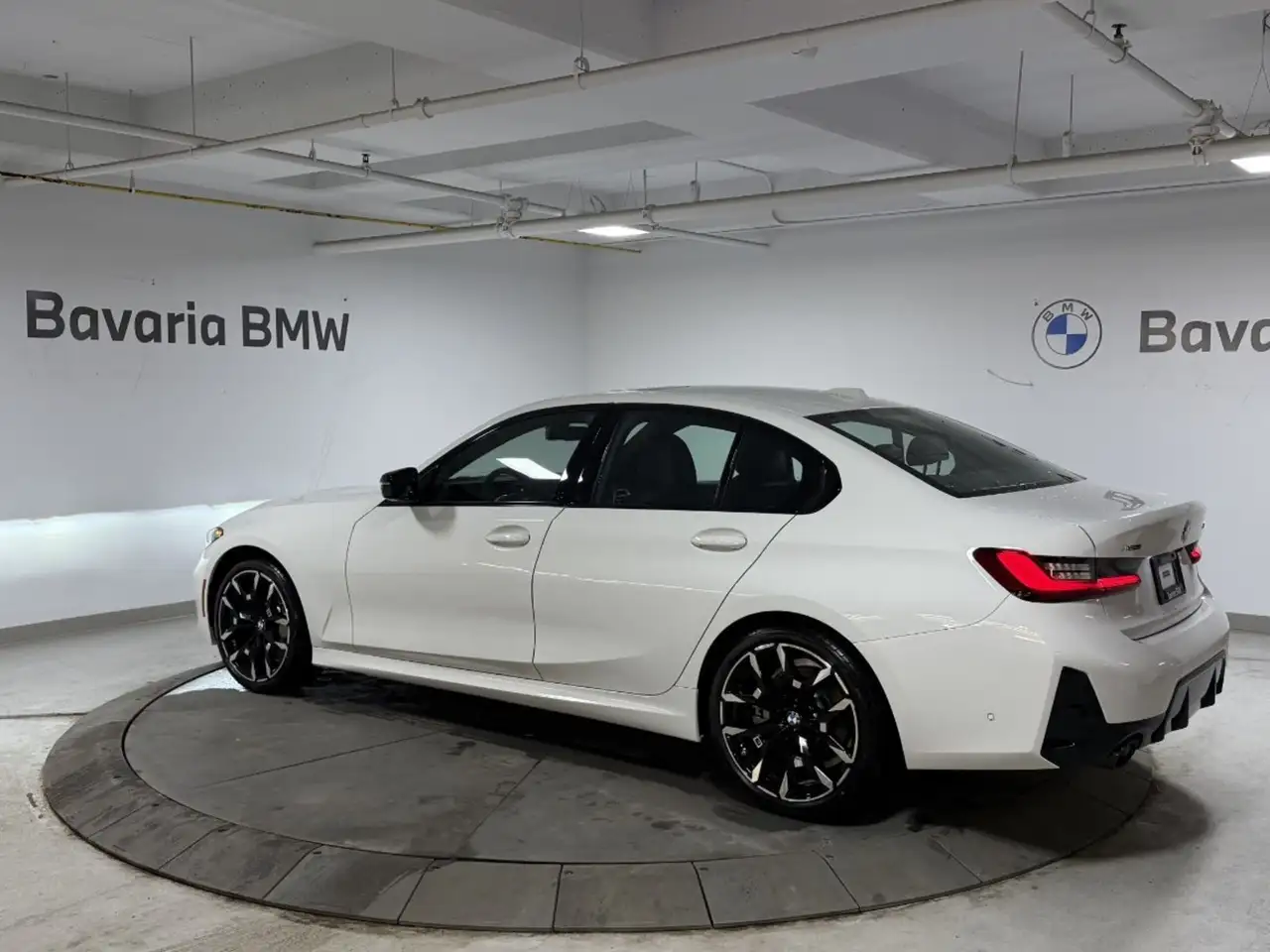 BMW 3 Series снимка BMW 3 Series