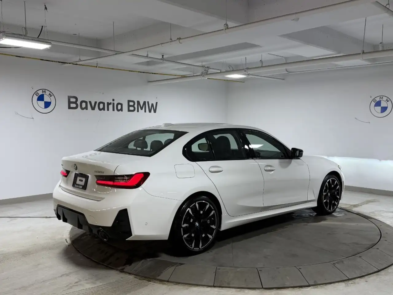 BMW 3 Series снимка BMW 3 Series