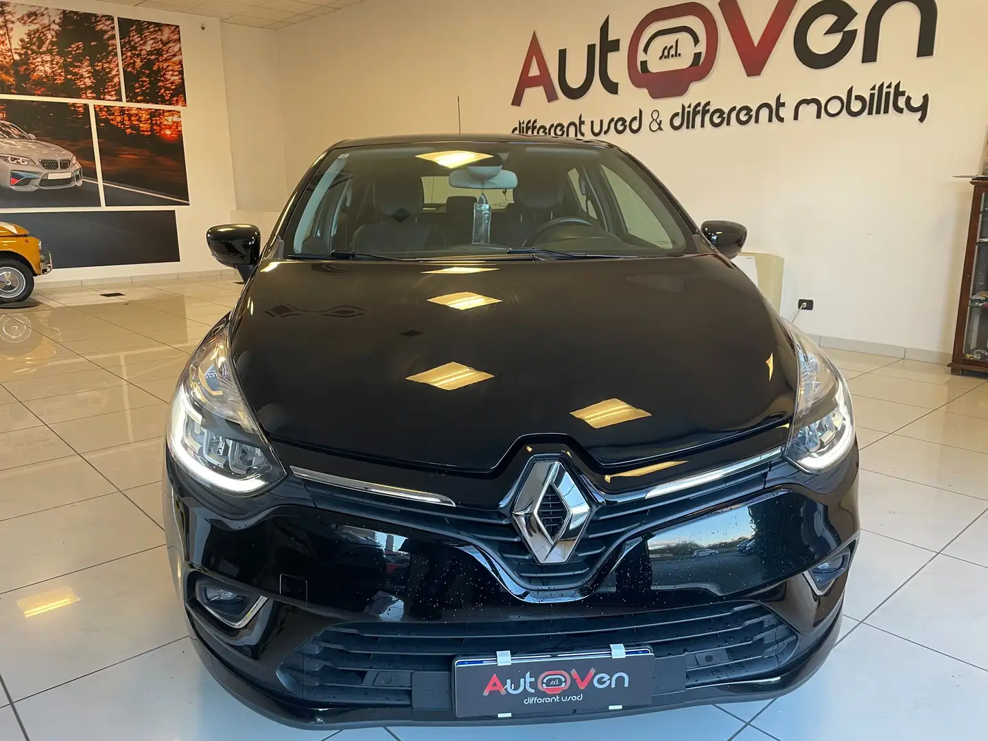 Renault Clio Clio IV 2017 0.9 tce Moschino Life 75cv Nero - 2