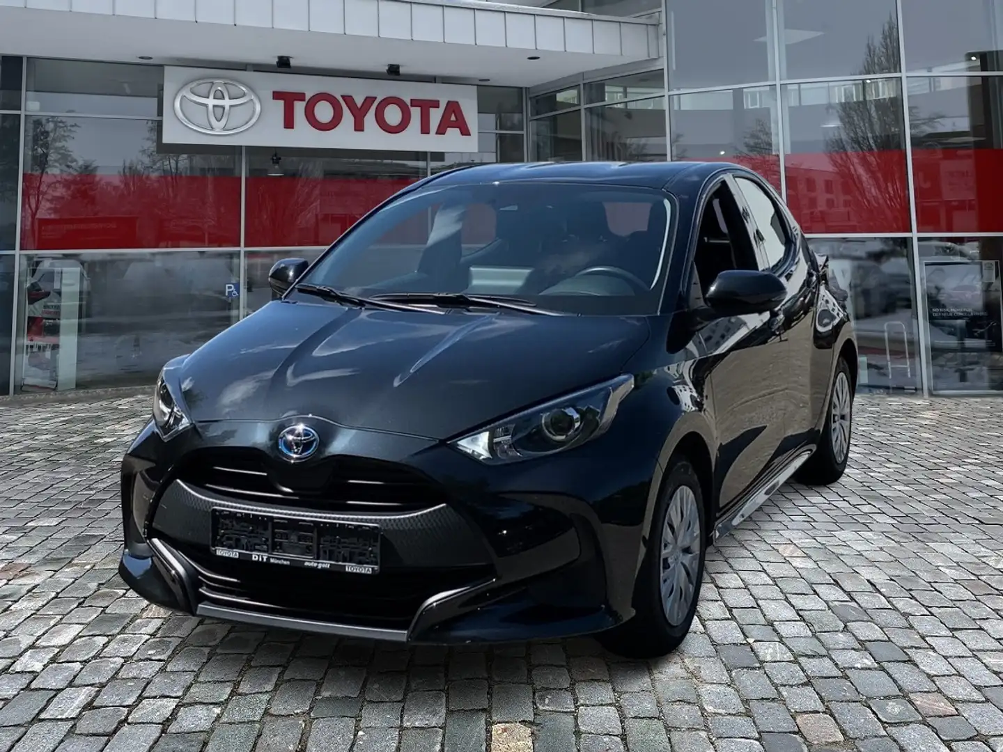 Toyota Yaris 1.5 Comfort FLA ACC SpurH KAM KlimaA Navi Black - 2