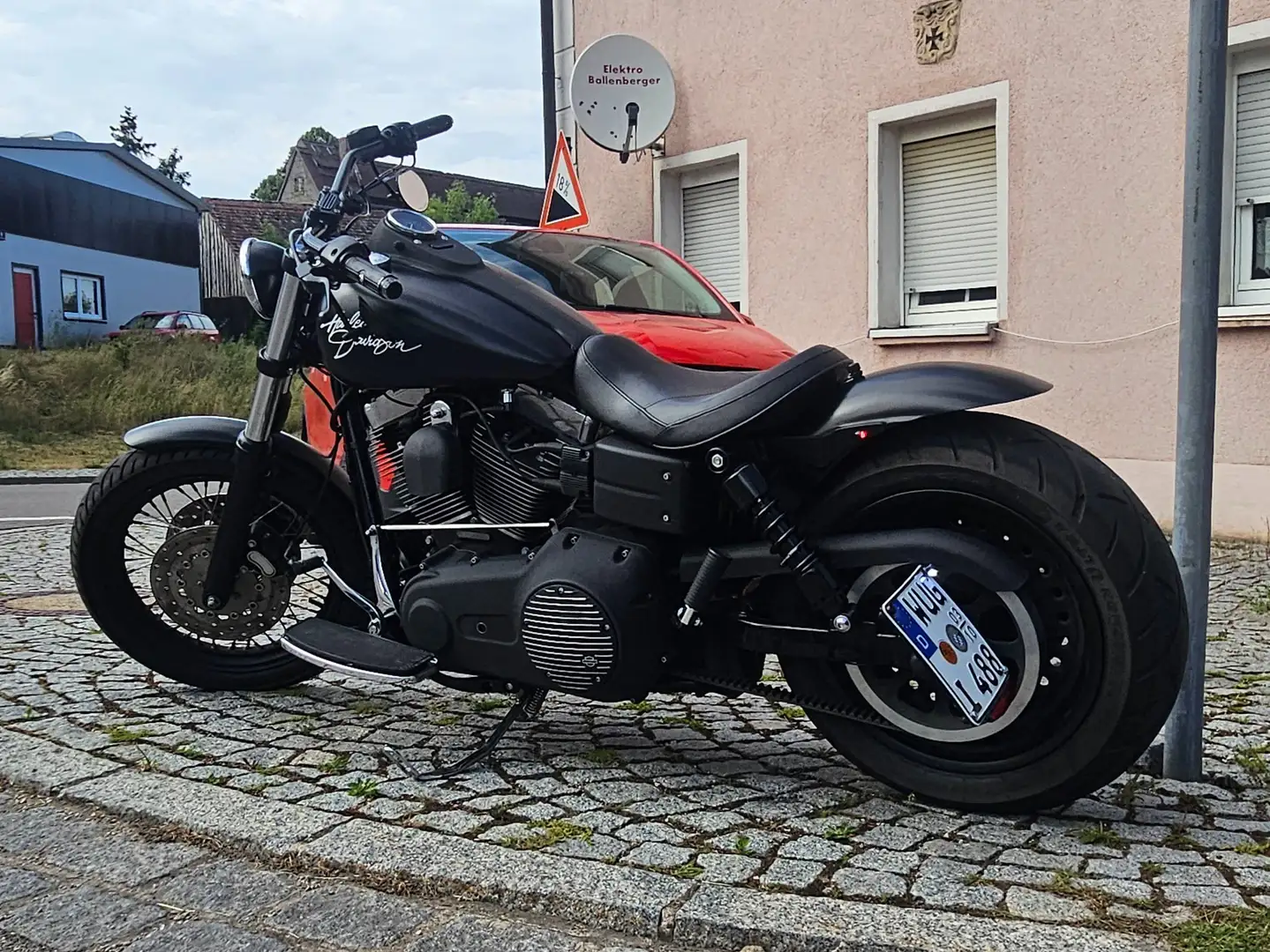Harley-Davidson Dyna Street Bob Negru - 1