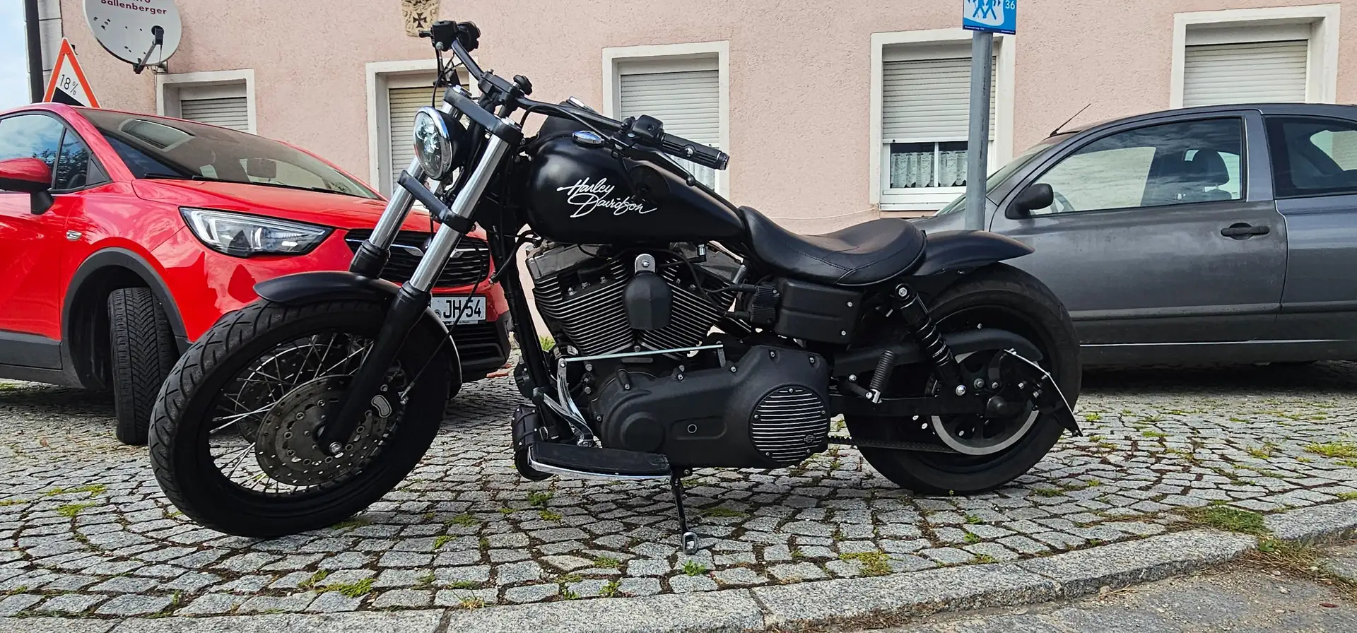 Harley-Davidson Dyna Street Bob Negru - 2