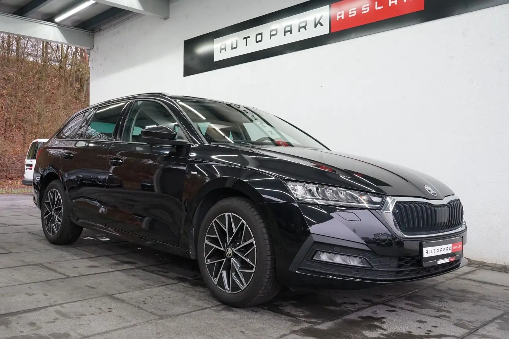 Skoda Octavia Combi Clever 2.0TDI DSG/PANO/VIRTUAL/CAM Nero - 2