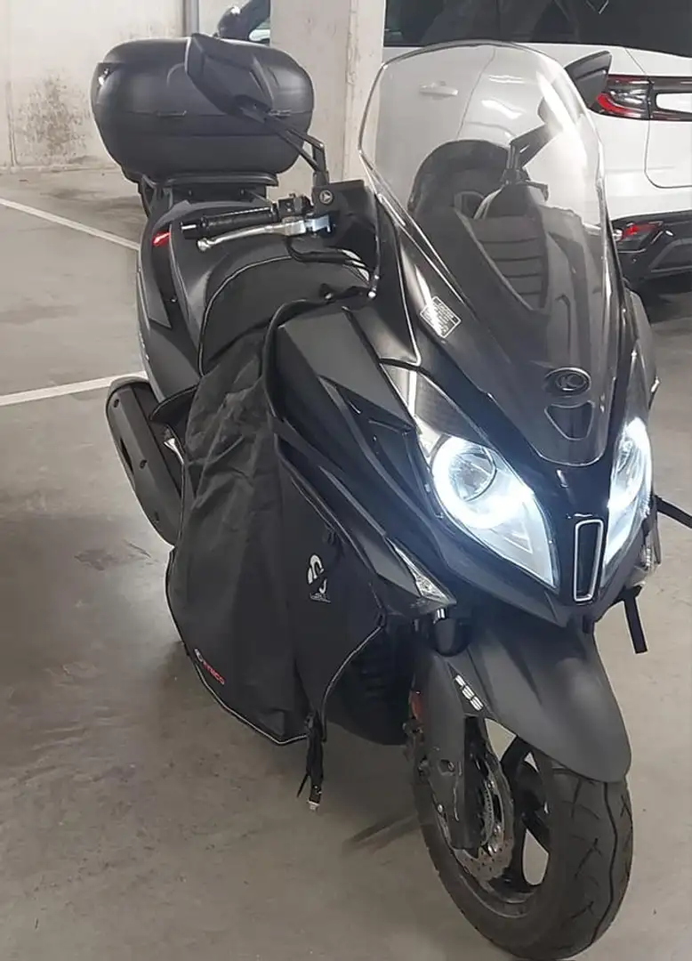 Kymco Downtown 125i GPS, Top Case, Protège-jambes Black - 1