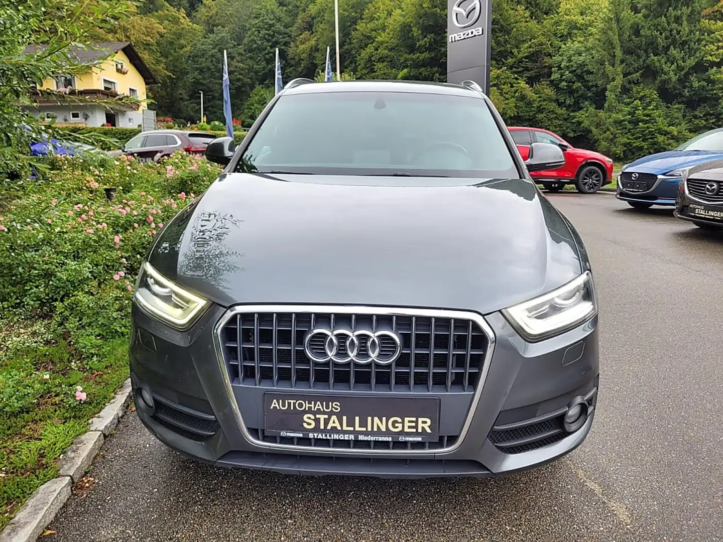 Audi Q3 2,0 TDI DPF Grau - 2