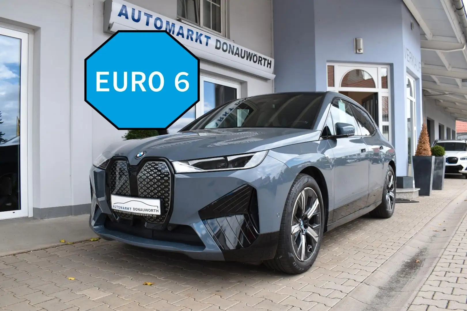 BMW iX 40 xDrive Sport Pano Abstandstempomat Keyless Gris - 2