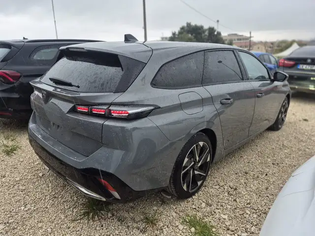 Peugeot 308 view 4
