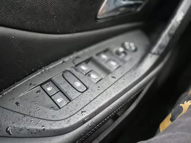 Peugeot 308 view 13
