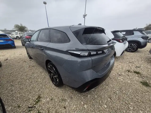Peugeot 308 view 2