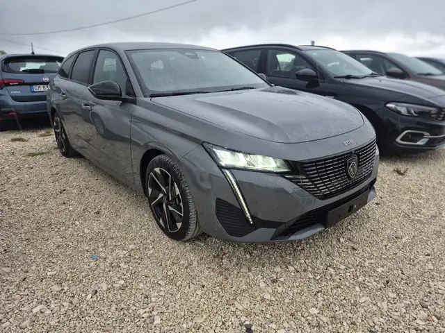 Peugeot 308 view 5