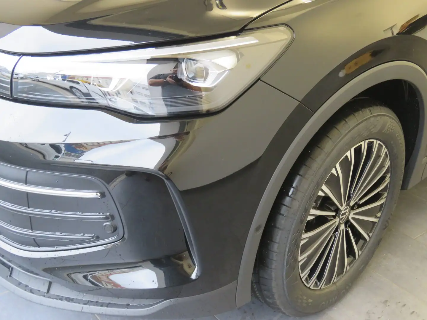 Volkswagen Tiguan Friends TDI DSG Schwarz - 2