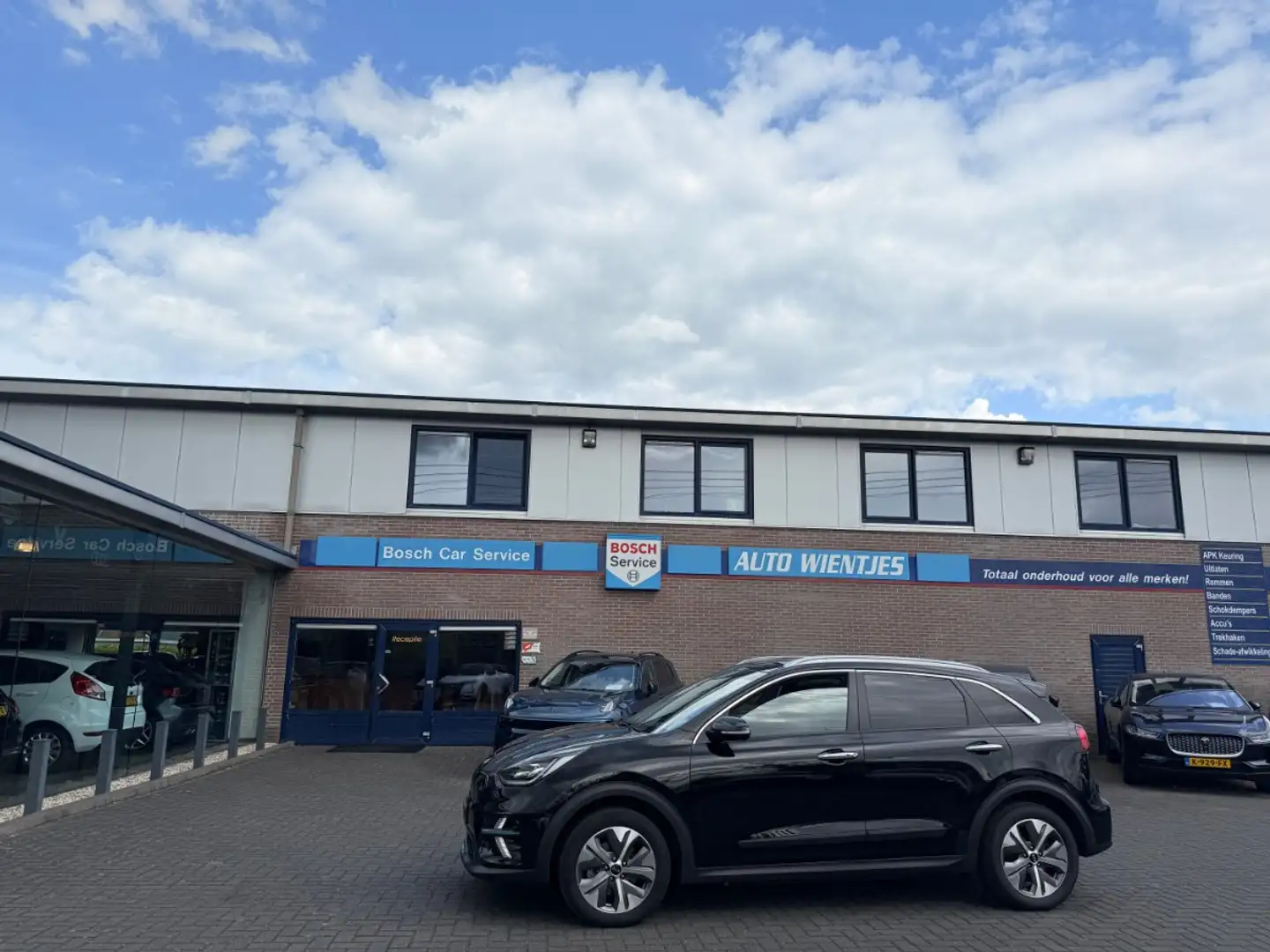 Kia e-Niro ExecutiveLine 64kWh | Leer | Navi Zwart - 1