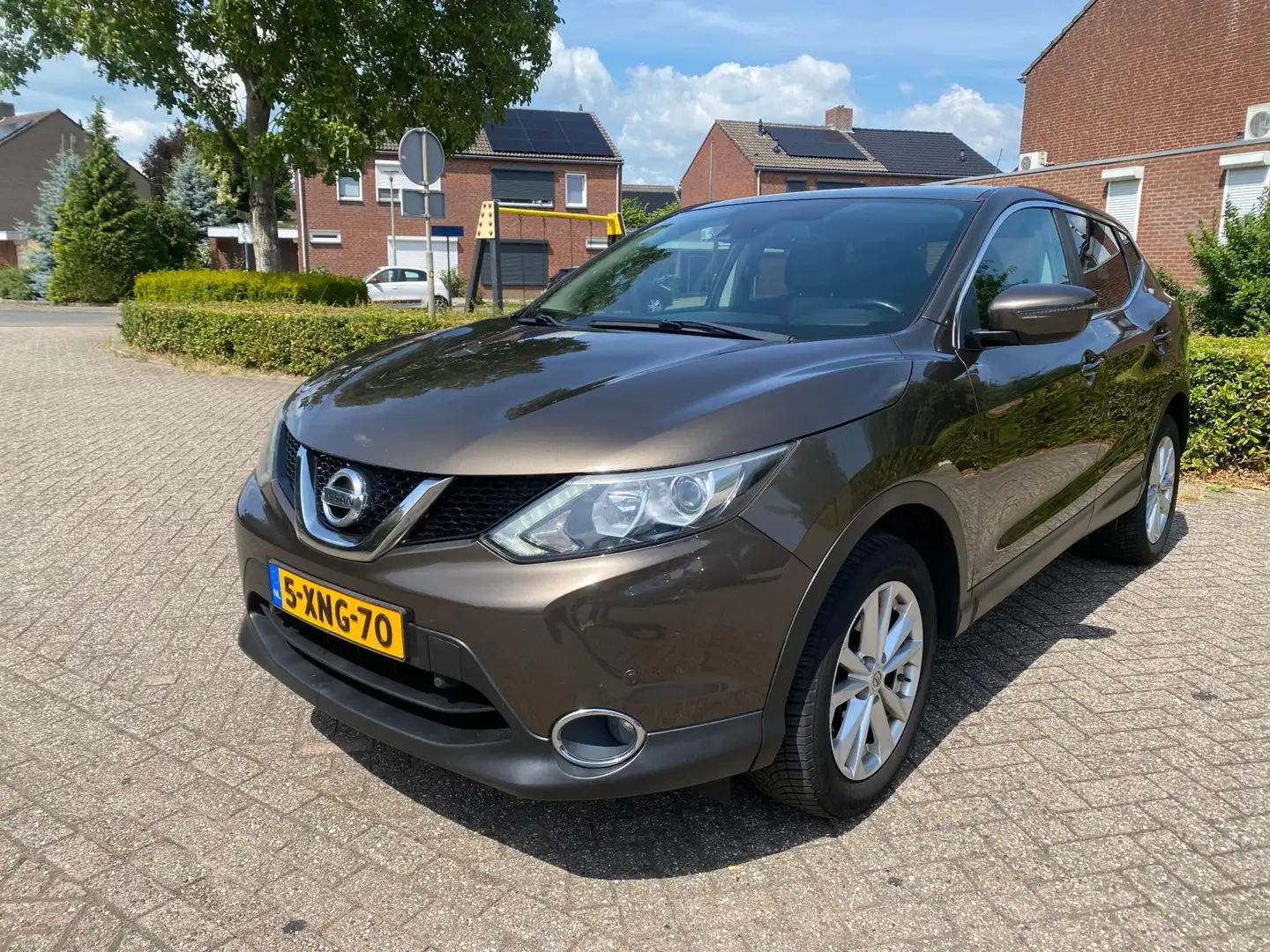 Nissan Qashqai 1.2 Premier Edition Bruin - 1