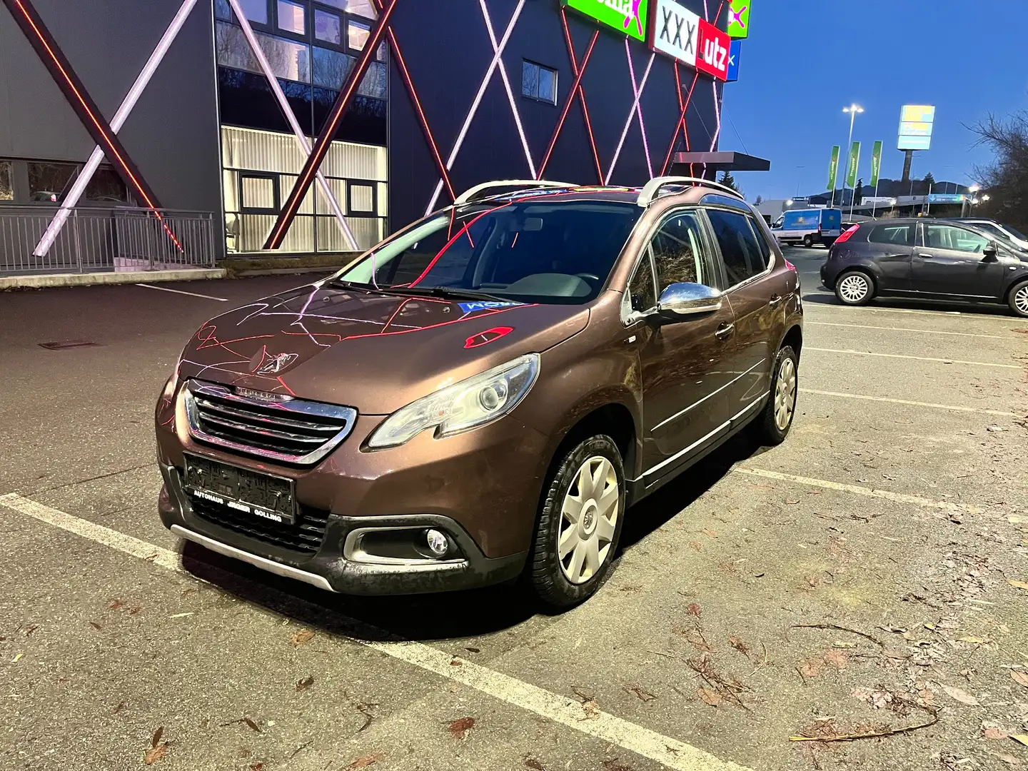 Peugeot 2008 Style 1.6e-Hdi mit Pickerl TOP Zustand Braun - 1
