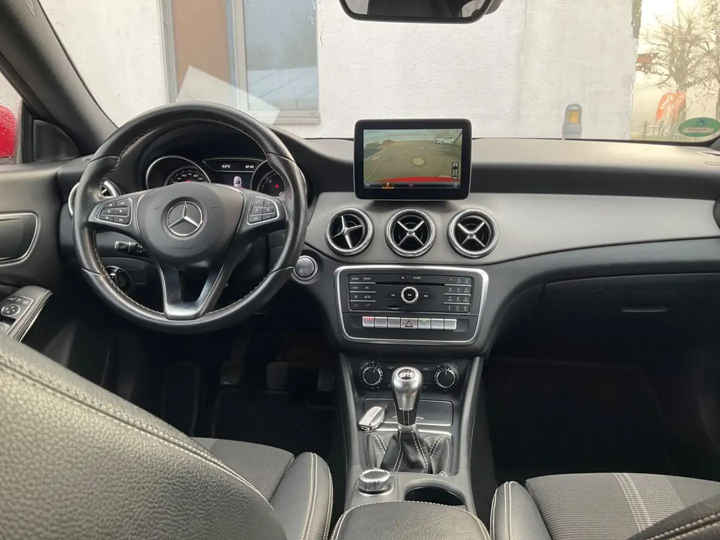 Mercedes-Benz CLA 180 CLA+180+d+Urban Rot - 2
