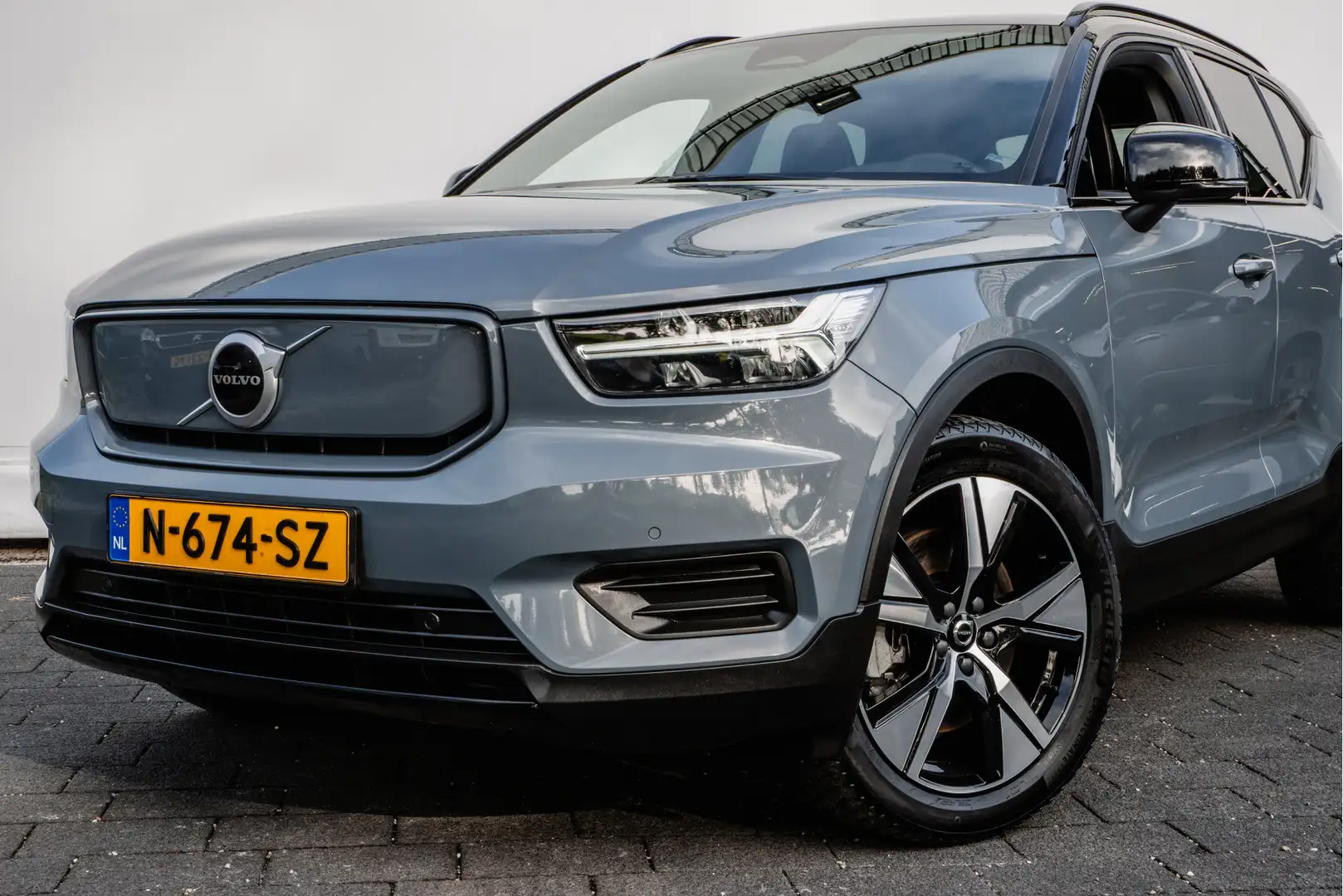 Volvo XC40 Recharge Core Stoel-stuurverwarming/ Camera/ Navig Grijs - 2