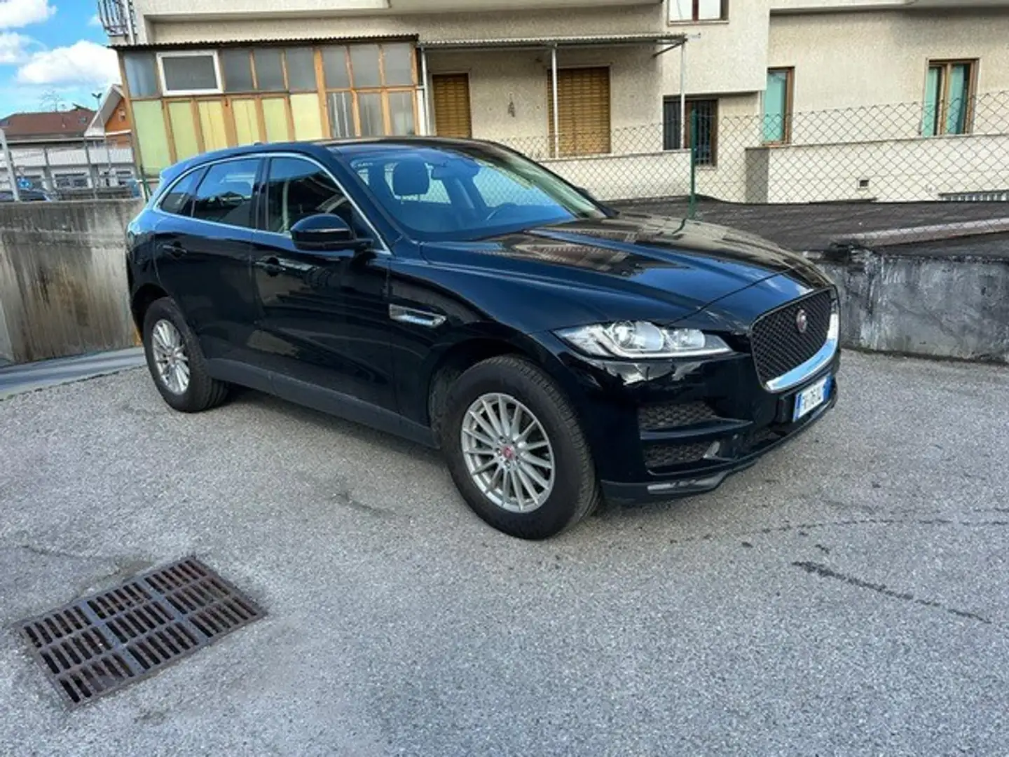 Jaguar F-Pace F-Pace 2.0 D 180 CV AWD aut. Prestige Schwarz - 2